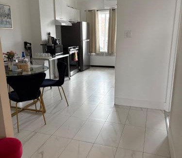 La Petite-Patrie Apartment | Shop & Stay Central 8