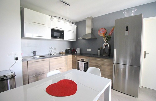 Serris Apartment | Shopping in Val d'Europe and visit Disneyland Paris (TRIANONS4)