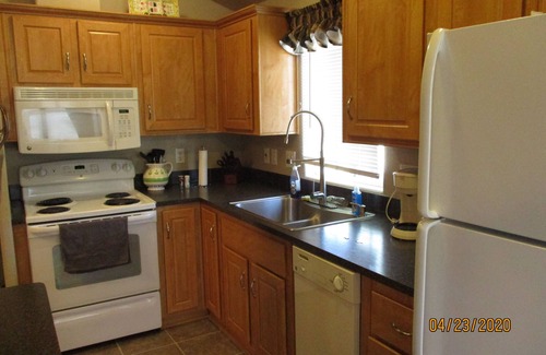 Dewey Cottage | Shopping, Sites, Entertainment and Golf Minutes away
