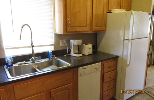 Dewey Cottage | Shopping, Sites, Entertainment and Golf Minutes away
