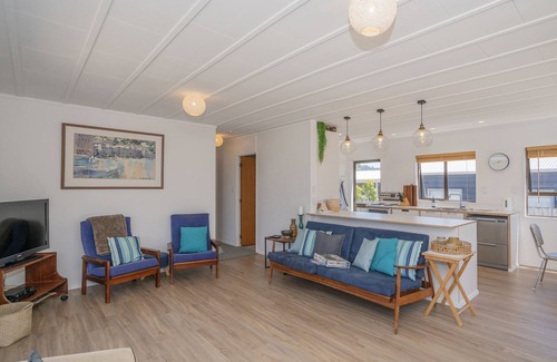 Whangamata House | Shore Beats Work - Whangamata Holiday Home