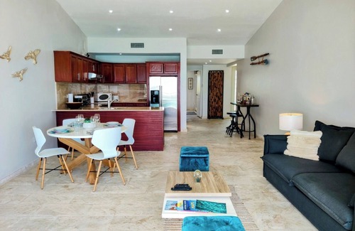 Simpson Bay Condo | ☀️⛱️🌴👙Shore Thing - Beachfront 1 Bedroom Condo - Feet in the sand!
