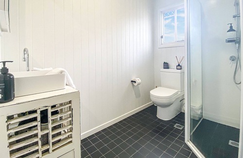 Currumbin Apartment | Shoreline 3 - Boutique beachfront apartment along Currumbin beach