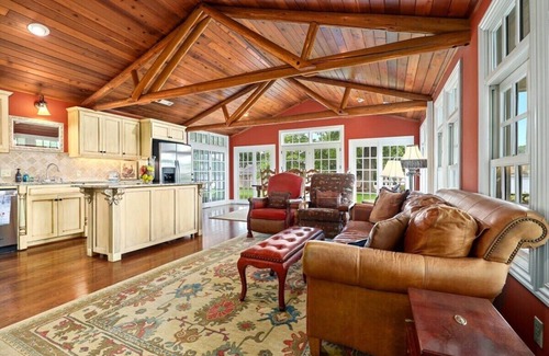 Springdale House | Shoreline Cottage - Direct Lake Access