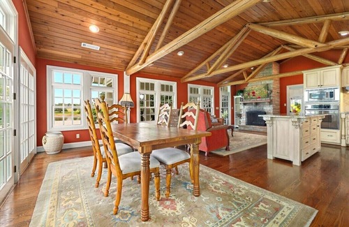 Springdale House | Shoreline Cottage - Direct Lake Access