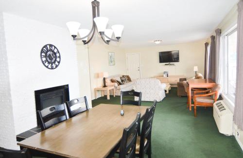 Okanagan-Similkameen Hotel | Shoreline Resort Condominiums