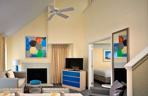 Omaha Hotel | Short distance from Orpheum Theater! Private Kitchen, Pets Allowed, Parking!