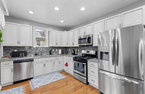 Coral Hills House | Short Drive to Capitol Hill-Convenient MD Homestay