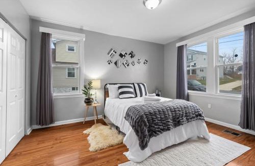 Coral Hills House | Short Drive to Capitol Hill-Convenient MD Homestay