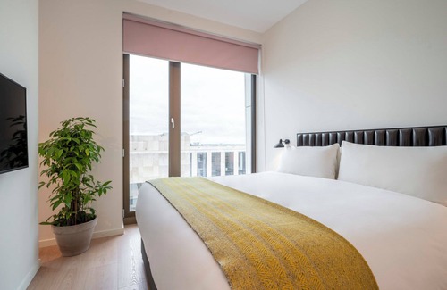 Zuidas Hotel | Short Drive to Royal Palace Amsterdam! Fully-equipped Kitchen