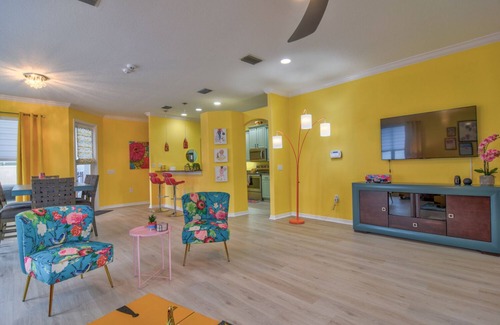 Lake Sarasota House | SHORT/LONG TERM RENTAL 3/2 HEATED POOL/UPDATED FLOORS 15 mins to Siesta Key.