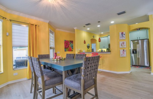 Lake Sarasota House | SHORT/LONG TERM RENTAL 3/2 HEATED POOL/UPDATED FLOORS 15 mins to Siesta Key.