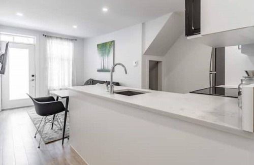 Hochelaga Apartment | Short N' Sweet but all you need 1 bedroom Apt