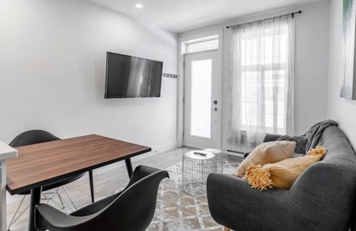 Hochelaga Apartment | Short N' Sweet but all you need 1 bedroom Apt