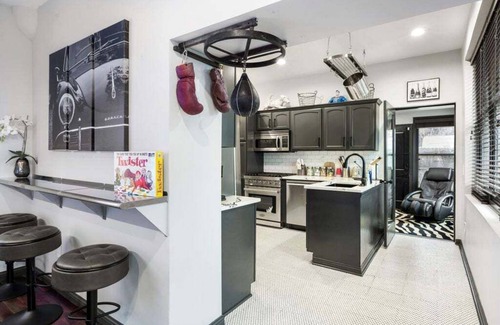 Italian Village House | Short North Clubhouse w/Hot Tub! Free Parking!
