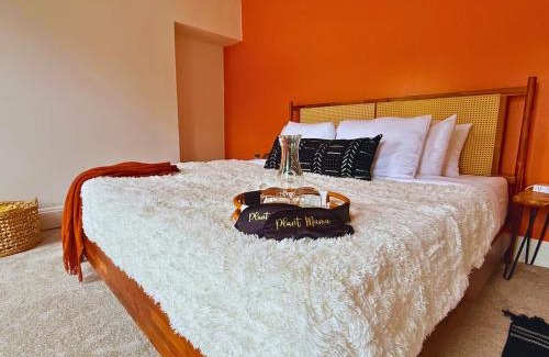 Victorian Village House | Short North Convention King Bed Free Parking!