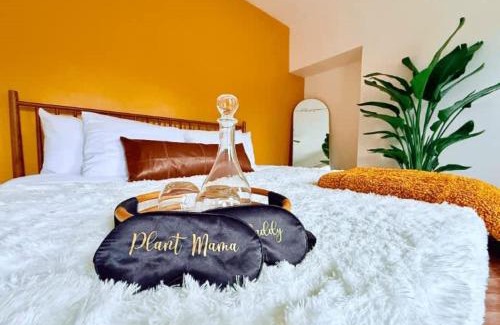 Victorian Village House | Short North Convention King Bed Free Parking!