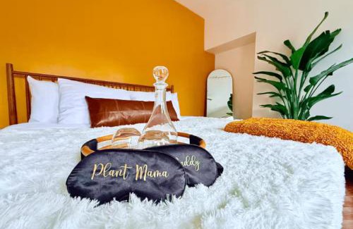 Victorian Village House | Short North Convention King Bed Free Parking!
