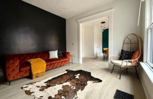 Victorian Village House | Short North Convention King Bed Free Parking!