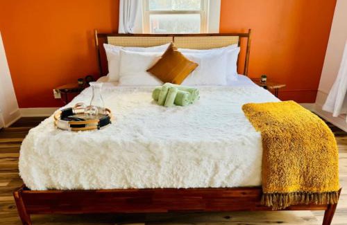 Italian Village House | Short North Convention King Bed Free Parking!