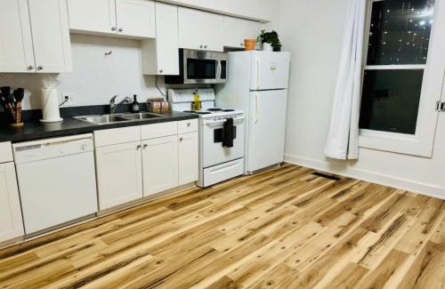 Italian Village House | Short North Convention King Bed Free Parking!