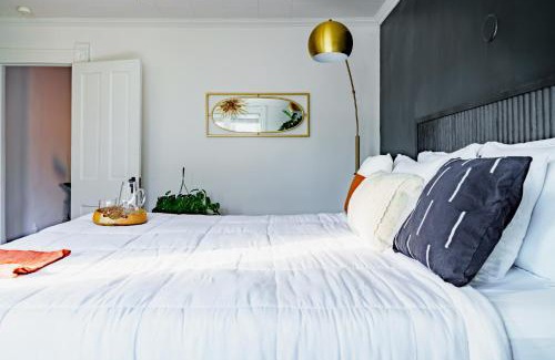 Victorian Village House | Short North Convention King Bed Free Parking!