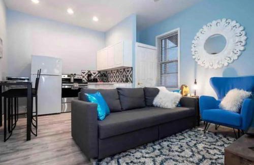 Victorian Village House | Short North - Convention - Queen Bed -Free Parking