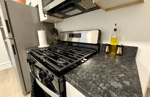 Victorian Village House | Short North Convention King Bed Free Parking