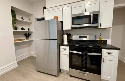 Victorian Village House | Short North Convention King Bed Free Parking