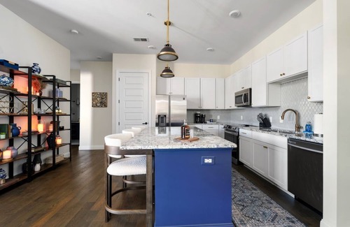 Short North Apartment | Short North Penthouse | Free Parking | No Steps!