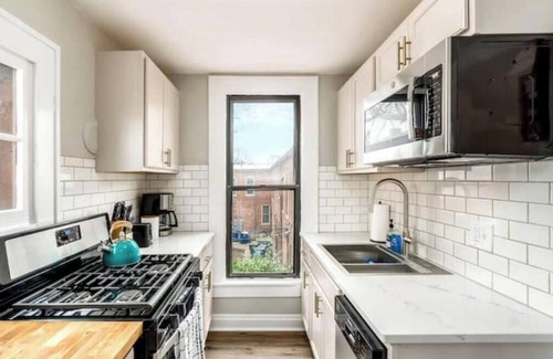 University District House | Short north- STEPS to High St -Private Parking-OSU