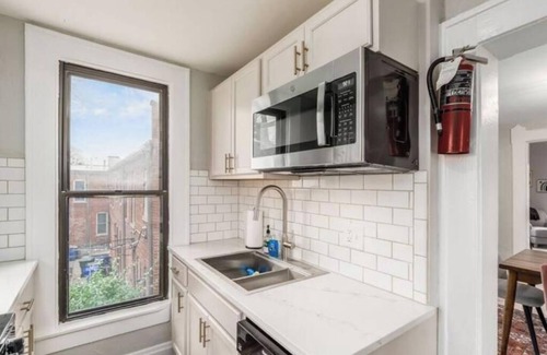 University District House | Short north- STEPS to High St -Private Parking-OSU