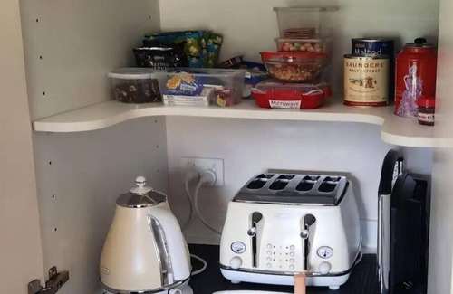 Griffith House | Short term stay perfect for the business travellernPet friendlyn