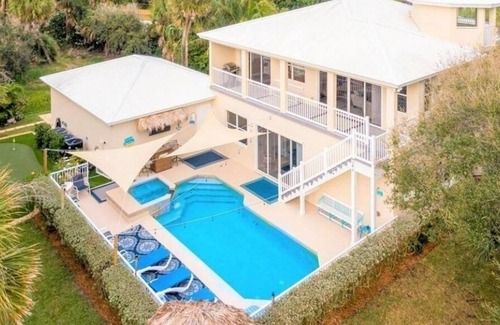 North Beach House | Short walk Beach/rent a golf cart Heated Pool Hot Tub Jacuzzi ,Total privacy !