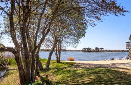 Dennis Port House | Short Walk to Swan Pond Hot Tub