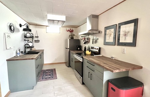 Ogden Apartment | Short walk to the trails!