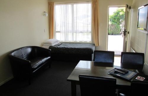 Thames Hotel | Shortland Court Motel