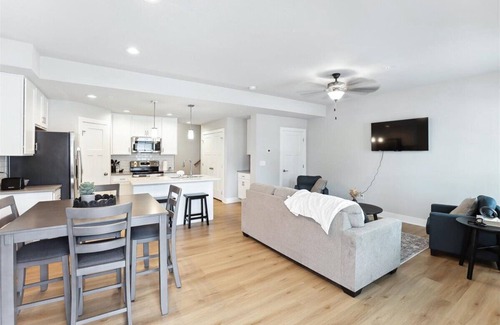 Norwalk House | Shortstop and Stay….and make yourself at home!