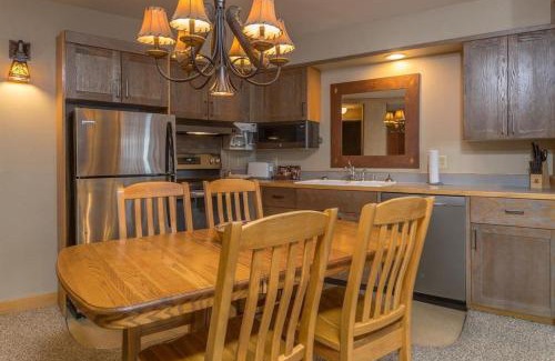 Big Sky Apartment | Shoshone 1917