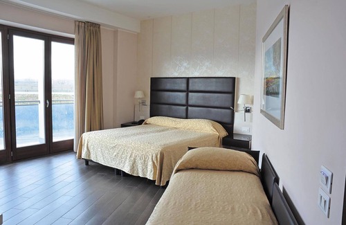 San Giovanni Teatino Hotel | SHotel