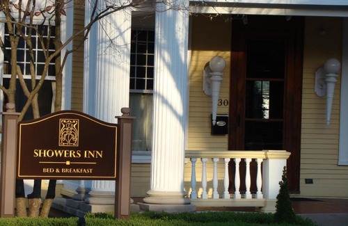 Bloomington Bed & Breakfast | Showers Inn
