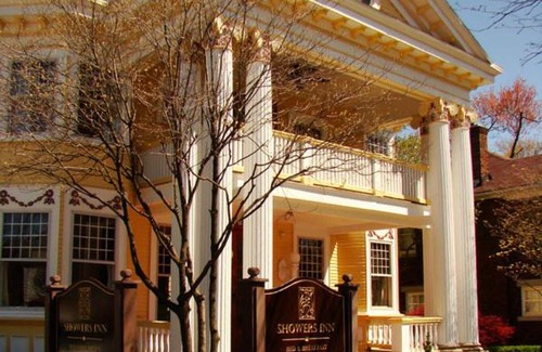 Bloomington Bed & Breakfast | Showers Inn