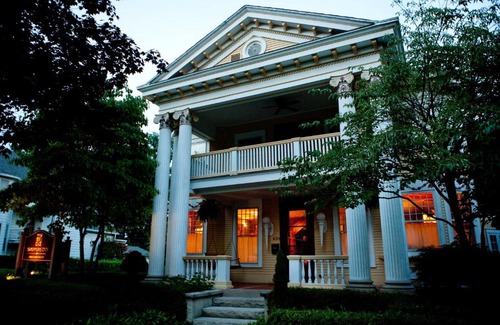 Bloomington Bed & Breakfast | Showers Inn