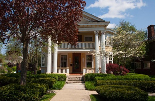 Bloomington Bed & Breakfast | Showers Inn