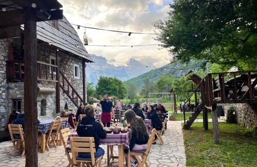 Theth House | Shpella Guesthouse Theth