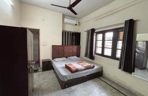 Dehradun House | Shree Ji Home Stay Peaceful & Comfortable Rooms in Dehradun