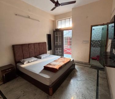 Dehradun House | Shree Ji Home Stay Peaceful & Comfortable Rooms in Dehradun