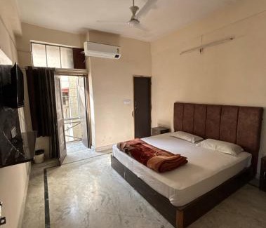 Dehradun House | Shree Ji Home Stay Peaceful & Comfortable Rooms in Dehradun