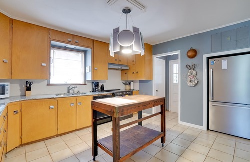 Caddo Heights-South Highlands House | Shreveport Home w/ Screened Porch & Private Yard!