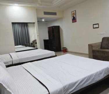 Amravati Hotel | Shri Harichand Hotel